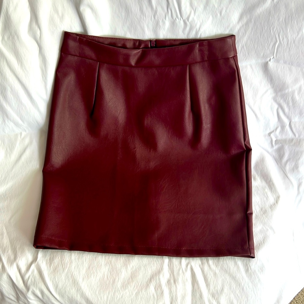 Boohoo US size 2 Wine Color faux leather mini-skirt